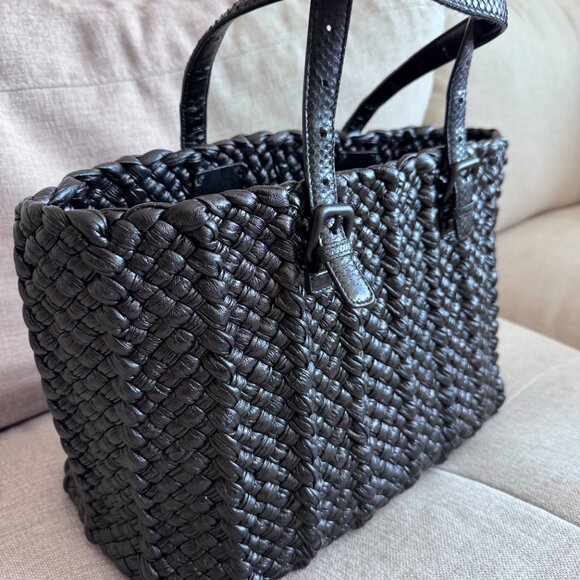 Bottega Veneta Lido Limited-Edition Medium woven Intrecciato Leather Tote - Picture 7 of 12